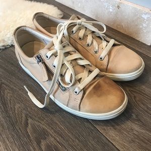 ecco vanilla metallic